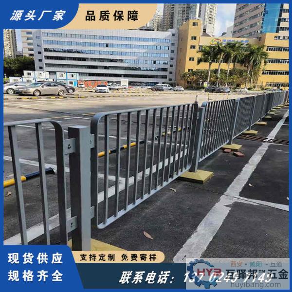 深圳西丽桃园路公路马路人行道护栏 镀锌钢管材质表面静电喷涂 深圳西丽桃园路公路马路人行道护栏 镀锌钢管材质表面静电喷涂