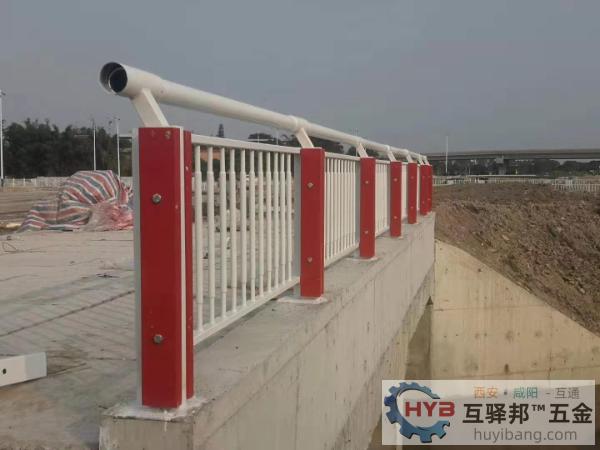 汕尾桥梁上红色柱子的不锈钢防护栏厂家价格 汕尾桥梁上红色柱子的不锈钢防护栏厂家价格