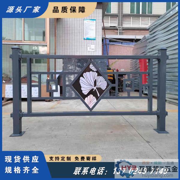 广州西门口市政道路隔离护栏 停车场防腐蚀围栏 公路中间白色U 广州西门口市政道路隔离护栏 停车场防腐蚀围栏 公路中间白色U