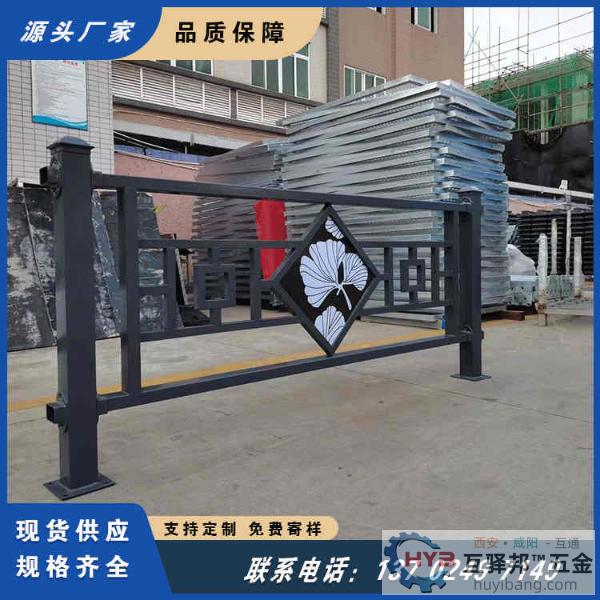 广州西门口市政道路隔离护栏 停车场防腐蚀围栏 公路中间白色U 广州西门口市政道路隔离护栏 停车场防腐蚀围栏 公路中间白色U