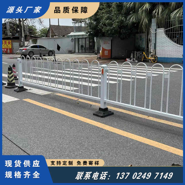 佛山千灯湖保利天悦路中央护栏 市政道路围栏 城市公路机非隔离 佛山千灯湖保利天悦路中央护栏 市政道路围栏 城市公路机非隔离